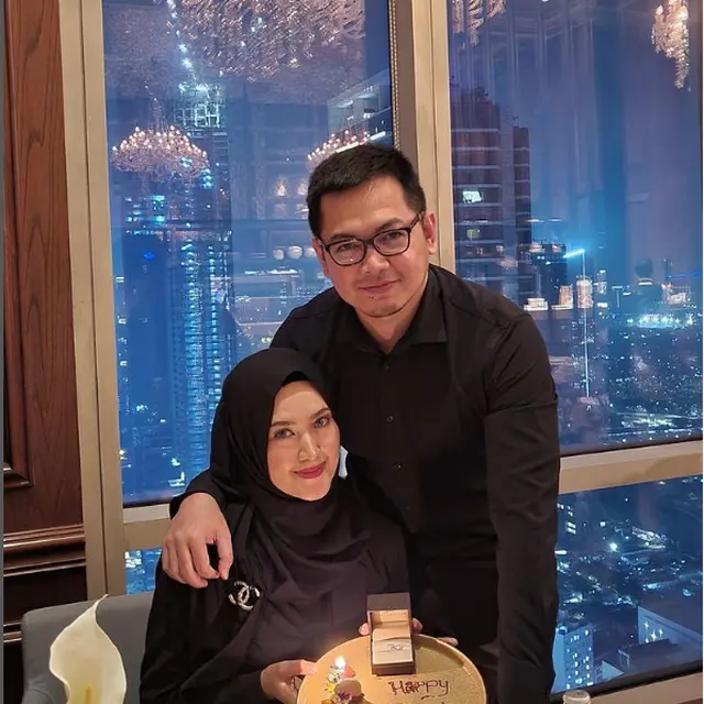 Tanggalnya Berdekatan, Ini 6 Momen Syukuran Ultah Istri dan Anak Tommy Kurniawan