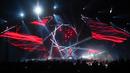 Aksi panggung Katy Perry saat tampil di Capitol One Arena di Washington (25/9). Tidak hanya tampil menawan, tata panggung konser Katy Perry juga berhasil puaskan penonton. (Brent N. Clarke /Invision/AP)