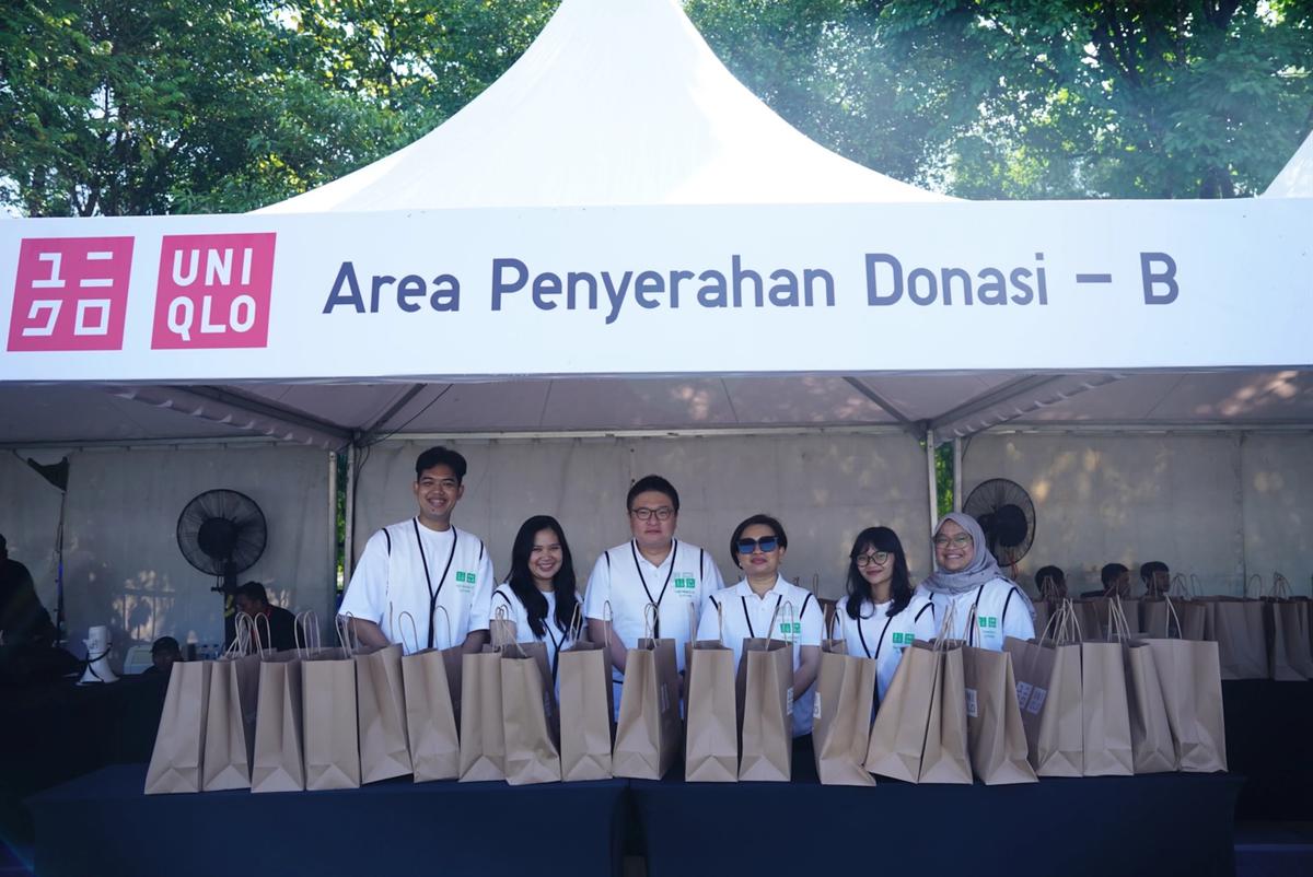 Rakasasa Ritel Pakaian Asal Jepang Donasi Rp11,1 Miliar & Puluhan Ribu Pakaian untuk Korban Bencana Sumatra