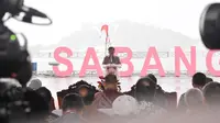 Wakil Presiden Jusuf Kalla memberikan sambutan dalam acara puncak Sail Sabang yang digelar di pelabuhan CT-3 Sabang (2/12). Sail Sabang menjadi sail terbesar di Indonesia dengan melibatkan ratusan UKM dan menghadirkan 64 event. (Dok. Kemenpar/ Himawan).