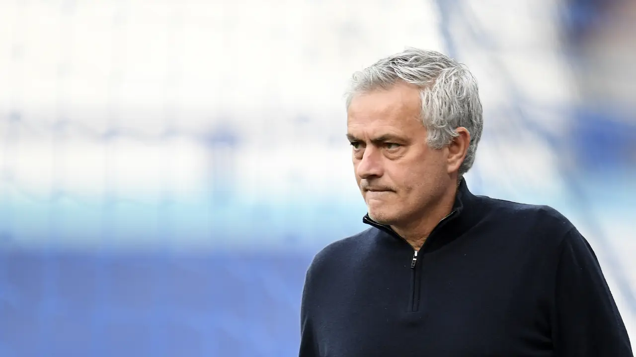 Ekspresi Jose Mourinho Usai Dipecat Tottenham