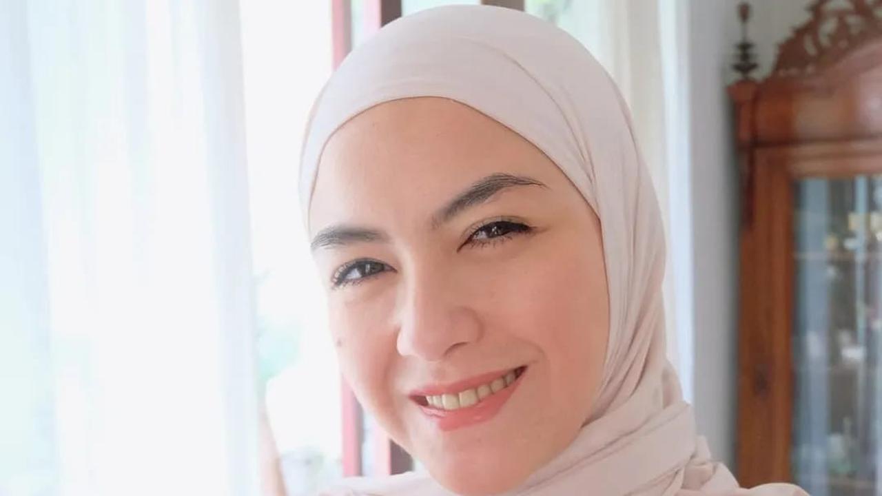 5 Foto Selfie Revalina S Temat saat Nunggu Buka, Cantiknya Terus Terusan