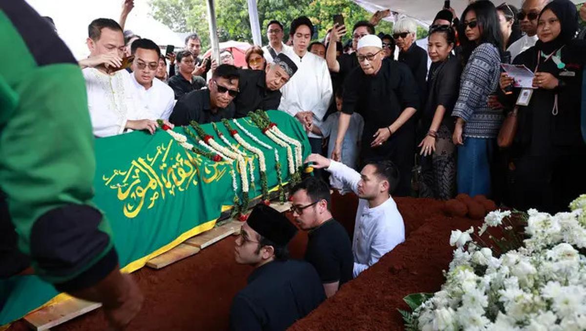 Jenazah Ray Sahetapy Sempat Ditunda Pemakamannya, BeginiKata Buya Yahya dan UAS soal Menunda Pemakaman