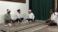 Ganjar Pranowo sowan Gus Mus di Ponpes Roudlotut Thalibin, Leteh, Rembang. (Foto: Liputan6.com/Ahmad Adirin)