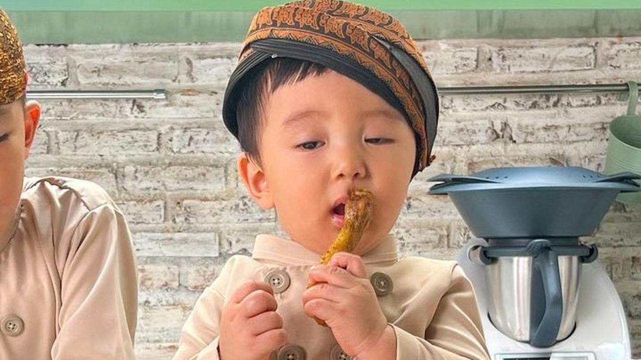 Tak sedikit netizen yang tertawa melihat ekspresi keduanya. Apalagi melihat Baby Timo.