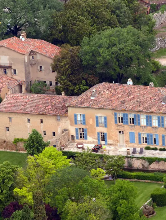 Jolie yang menggugat cerai Pitt pada 19 September lalu, dan dikabarkan juga properti yang mereka miliki akan ikut terjual. Perkebunan Chateau Miraval miliki keduanya sudah dipasarkan sejak Jolie mengajukan gugatan. (AFP/Bintang.com)