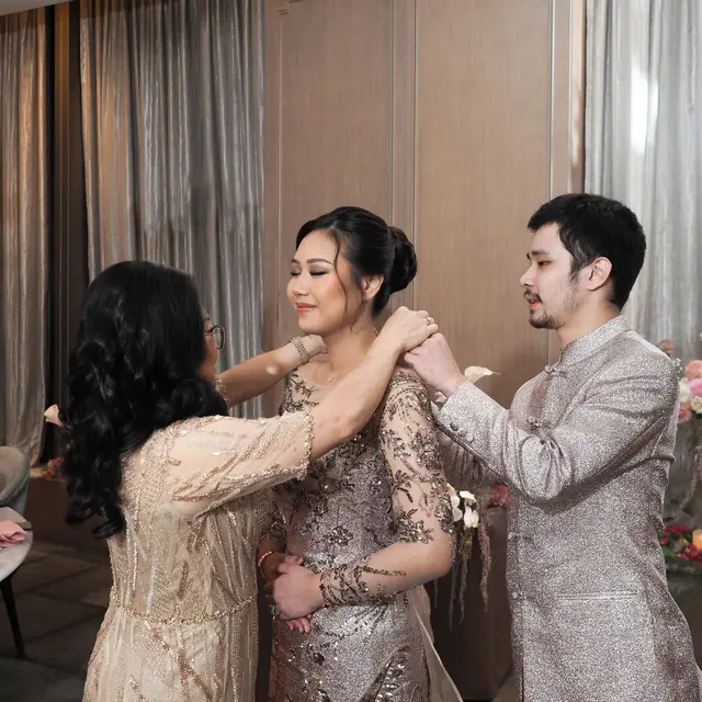 7 Potret Jess No Limit Resmi Lamar Sisca Kohl, Terus Sumringah dengan Outfit Bernuansa Blink-Blink