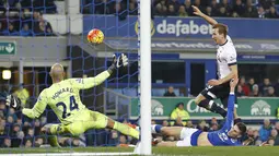  Pemain Tottenham, Harry Kane gagal memanfaatkan peluang pada lanjutan Liga Premier Inggris di Stadion Goodison Park, Liverpool, Senin(4/1/2016) dini hari WIB (Reuters/Carl Recine)