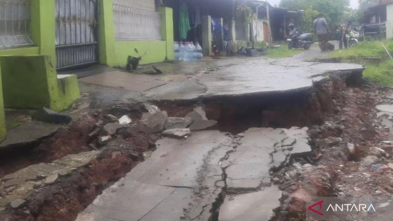 Longsor Kodam Bekasi: Hujan Deras Picu Kerusakan Parah di Cikarang Selatan