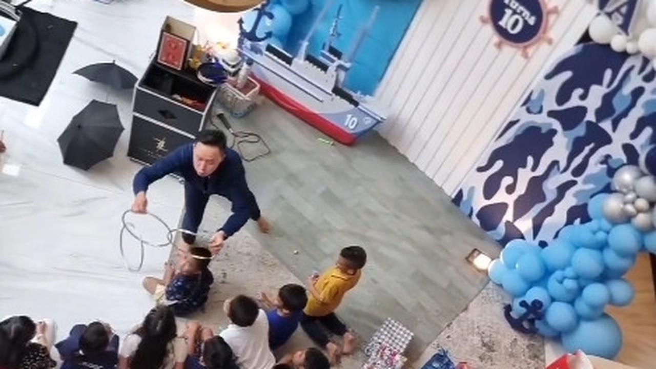 Kedatangan Seorang Pesulap