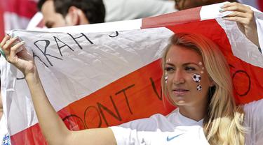 Seorang fan timnas Inggris saat perhelatan Piala Dunia 2014. Pihak otoritas Inggris menyatakan, setengah dari fans The Three Lions yang datang ke Prancis tak memiliki tiket resmi pertandingan.  (EPA/Ballesteros)
