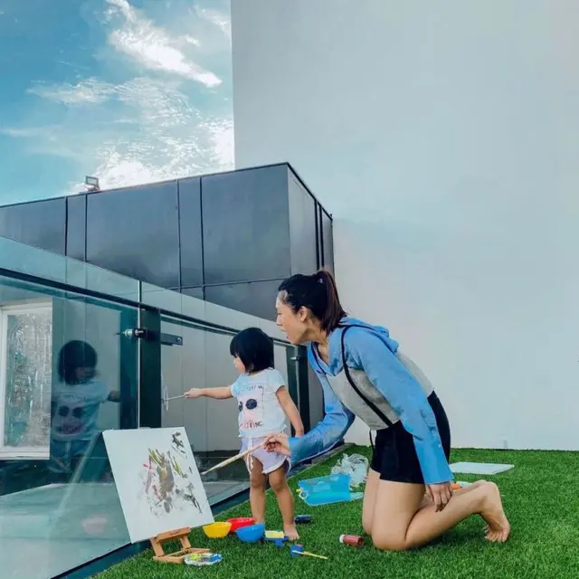 Menengok Rooftop Rumah Baru Raditya Dika, Jadi Tempat Favorit Istri dan Anaknya