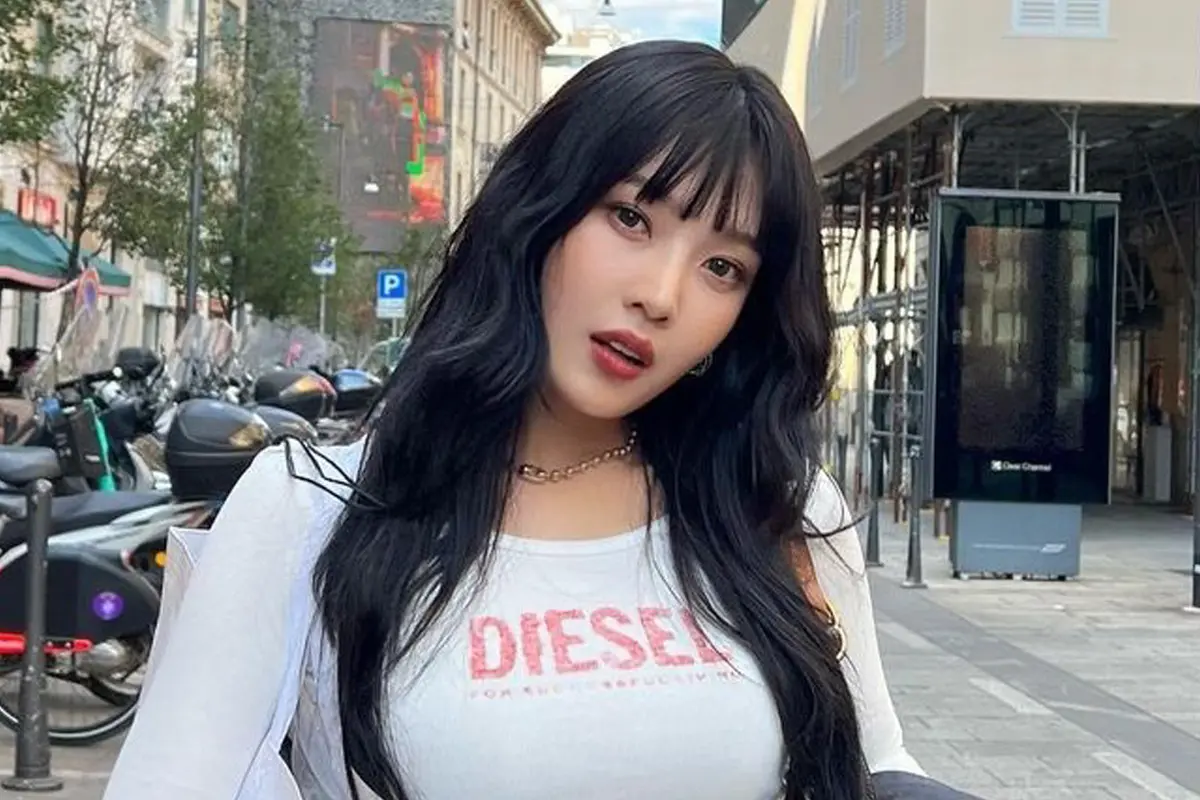 Pesona Joy Red Velvet dengan Rambut Panjangnya