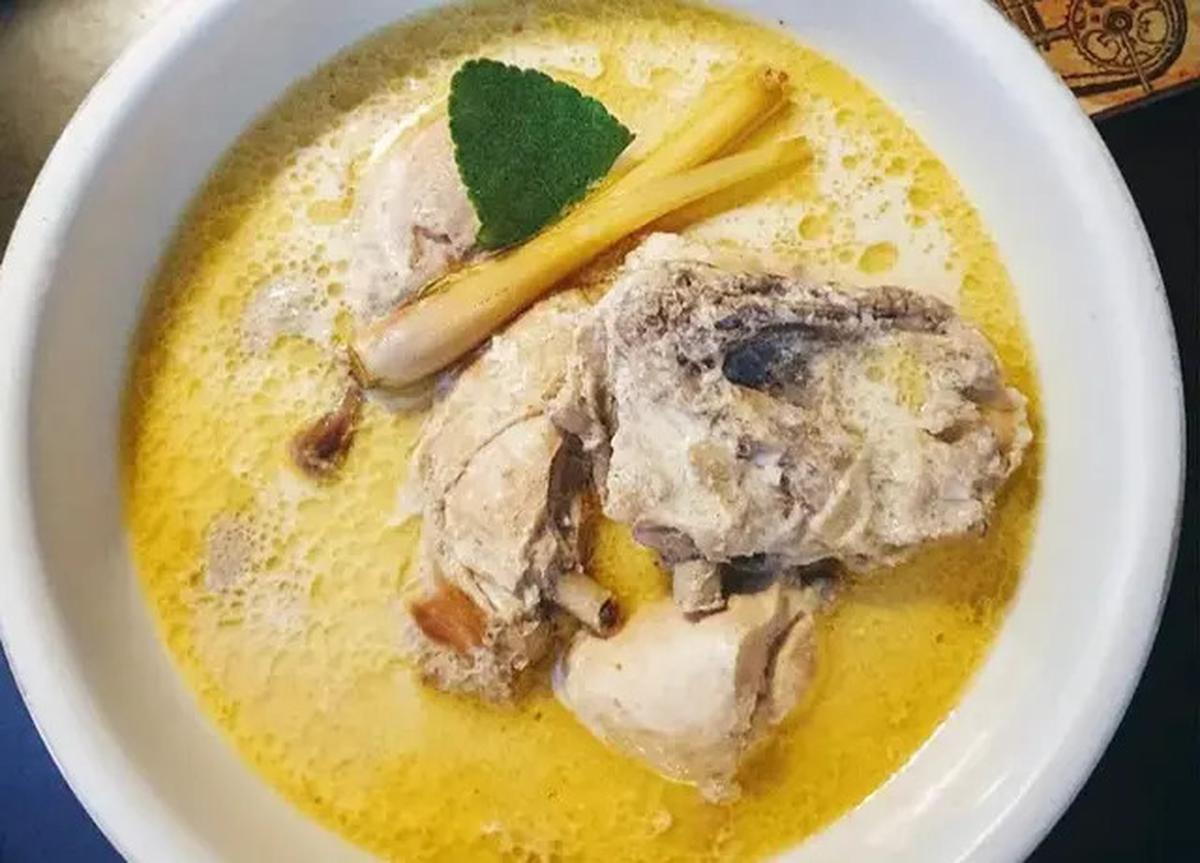 Resep Opor Ayam Daun Kari yang Nikmat Disajikan Saat Lebaran