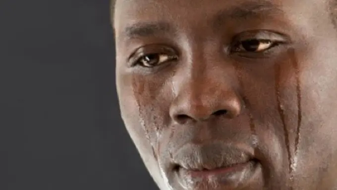 10 Hal yang Sanggup Bikin Cowok Berurai Air Mata