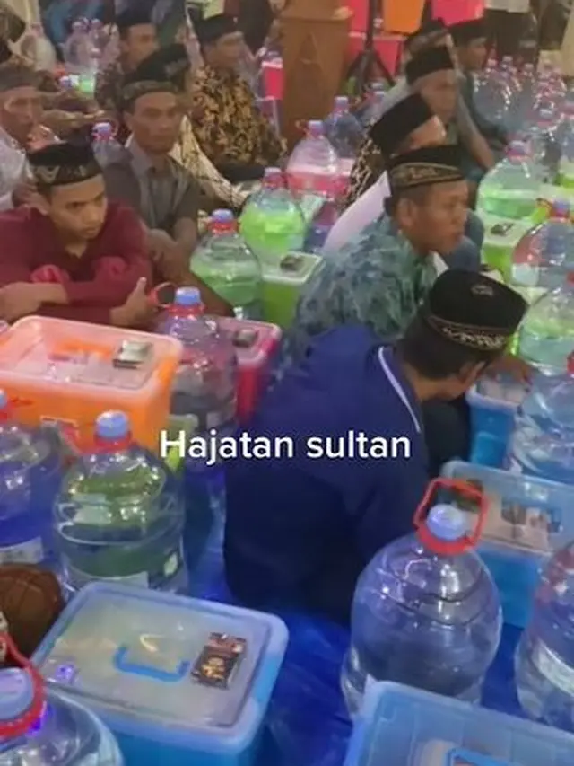 Viral Hajatan 'Sultan', Tamu Dapat Kontainer Makanan dan Galon