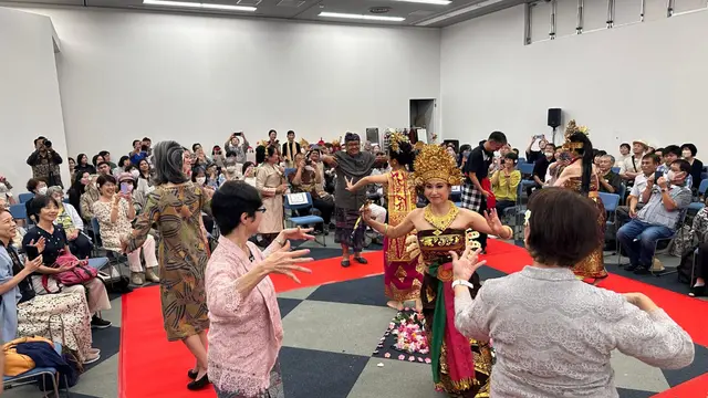 KBRI Tokyo menggelar acara belajar Tari Kecak Bali di Tokyo Fuji Art Museum (TFAM). (Dok. KBRI Tokyo)