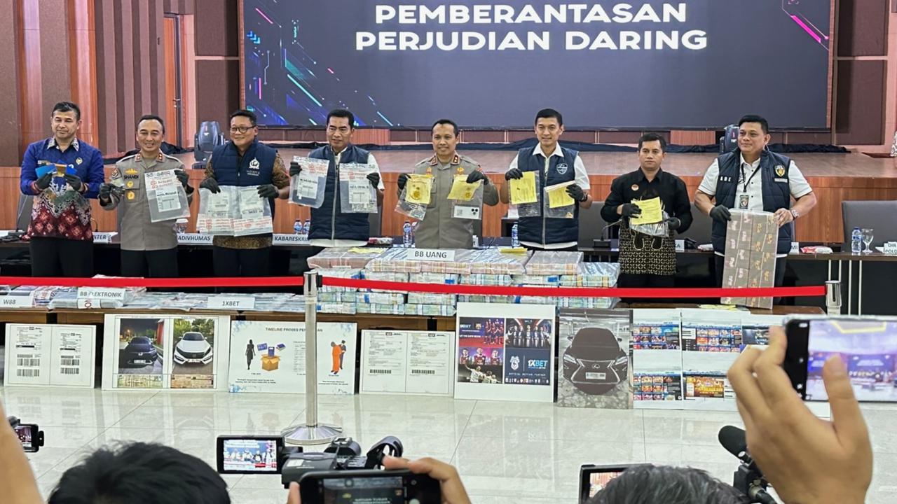 Konferensi pers Satuan Tugas Pemberatasan Judi Online yang mengungkapkan hasil temuannya.