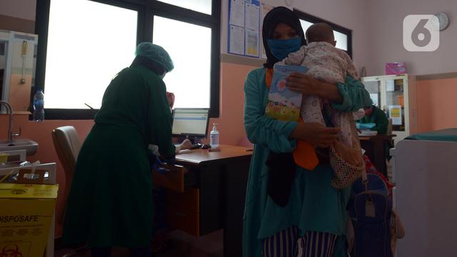 FOTO: Memantau Pertumbuhan Balita Lewat Imunisasi Rutin