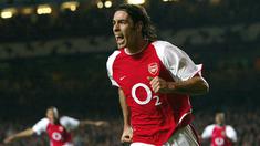 Robert Pires menjadi bagian penting Arsenal dan sangat dicintai fans Arsenal. Pires membawa Arsenal meraih 2 gelar Liga Premier Inggris dan 3 gelar Piala FA. (AFP/Odd Andersen)