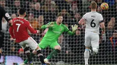 Cristiano Ronaldo memainkan peran penting dalam kemenangan Manchester United. Dirinya memberikan satu assist dan satu gol dalam pertandingan tersebut. (AFP/Oli Scarff)