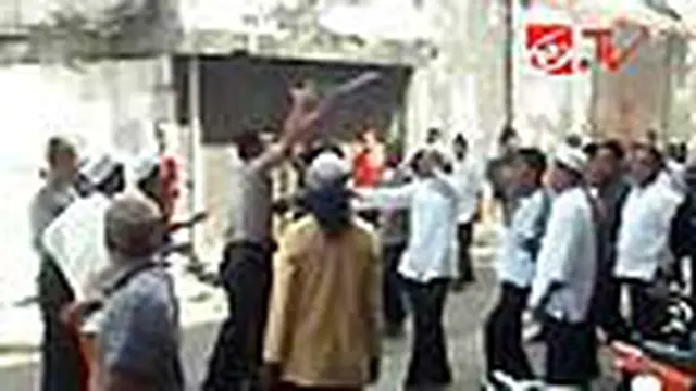 Dua Kelompok Bentrok di Makam Habib