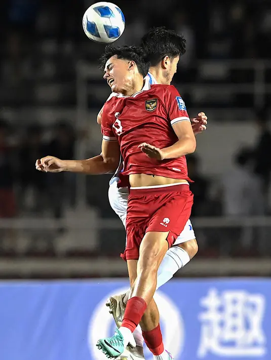 Memasuki babak kedua, timnas Indonesia mulai tampil menekan. (JAM STA ROSA/AFP)