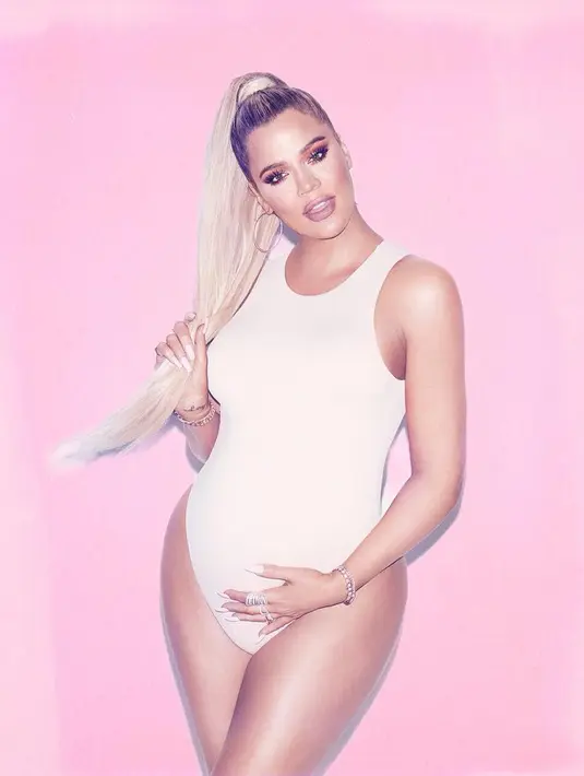 Ia penasaran mengenai wajah dan personaliti yang akan dimiliki anaknya kelak. (instagram/khloekardashian)