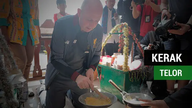 Berita video momen salah satu legenda Liverpool, Gary McAllister, mencoba masak makanan khas Jakarta, Kerak Telor.