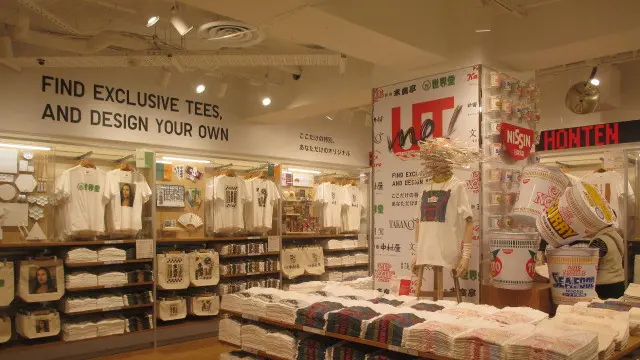 Bukan Sekadar Ritel Baju, UNIQLO Shinjuku Honten Hadirkan Pengalaman Belanja Asik Sambil Ngopi dan Merangkai Bunga