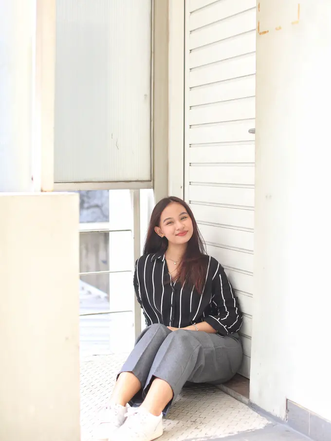 wanita april lowkey