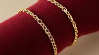7 Ide Gelang Emas Stacking Bracelet untuk Muslimah Sehari-hari, Simak Perbandingan Harga Toko Terbaru