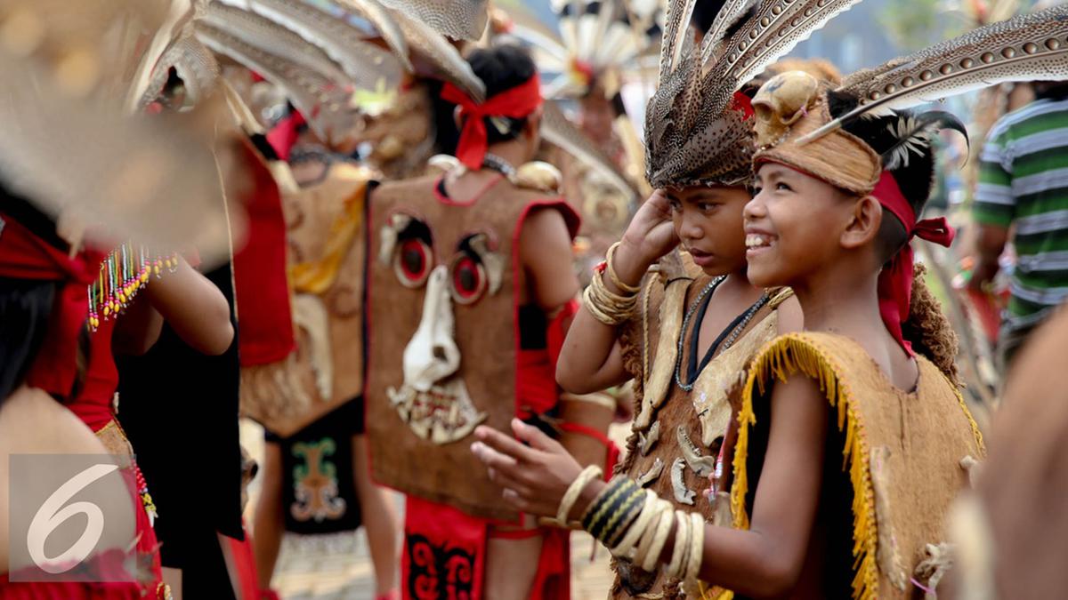 Mengenal Baju Adat Dayak, Asal-usul dan Maknanya yang Menarik
