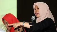 Perwakilan Perludem, Titi Anggraini (kanan) saat diskusi bersama KawalPilkada dan Bawaslu DKI Jakarta tentang penanganan data penghitungan suara Pilgub DKI Jakarta di kantor LBH, Jumat (3/3). (Liputan6.com/Helmi Fithriansyah)