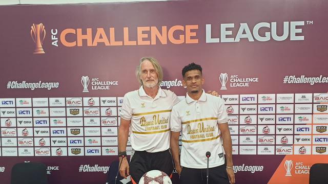 Jan Olde Riekerink dan Ricky Kambuaya - Dewa United