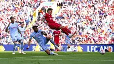 Pemain Liverpool Roberto Firmino mencetak gol ke gawang Aston Villa pada pertandingan sepak bola Liga Inggris di Stadion Anfield, Liverpool, Inggris, Sabtu (20/5/2023). (Peter Byrne/PA via AP)