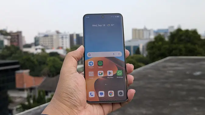 <p>Realme 13 Pro+ yang telah diperkenalkan untuk pasar Indonesia. (Liputan6.com/Agustinus M. Damar)</p>