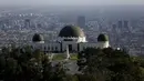 Bangunan Griffith Observatory & Planetarium, California (14/3/2016). Dari bangunan ini bisa melihat Kota Los Angeles secara menyeluruh. (Reuters/ Mario Anzuoni)