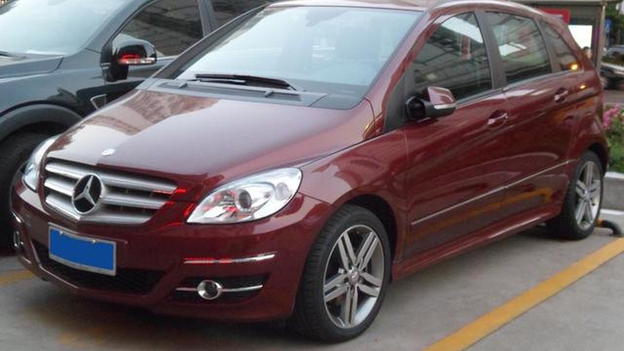 8 Rekomendasi Mobil Mercedes dengan Harga di Bawah Rp 100 Juta!