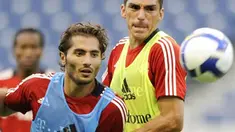 Bayern Munich's Lucio fights for the ball with Turkish midfielder Hamit Altintop during a practice session for an international friendly match with Japanese club team Urawa Reds at Saitama Stadium. AFP PHOTO/Kazuhiro NOGI 