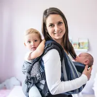 Ilustrasi gendongan bayi/Shutterstock.