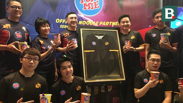 Rex Regum Qeon, Pop Mie, Esports