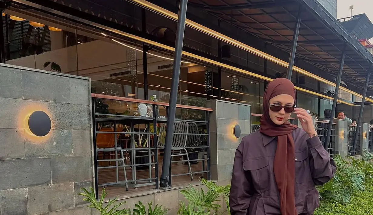 Gaya Paula Verhoeven Pakai Outfit One Set. (instagram/paula_verhoeven)