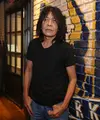 Musisi Ian Antono ikut antusias ikut menyaksikan munculnya generasi muda yang menyukai musik rock. Begitu juga saat dirinya menjadi salah satu juri dalam ajang pencarian bakat musik rock. (Nurwahyunan/Bintang.com)