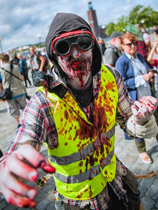 Photo Sensasi Menegangkan Dikepung Zombie Di Jalanan Swedia Lifestyle Liputan6 Com