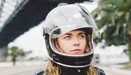 7 Trik Cuci Helm Pakai Shampo Bayi agar Bersih, Tidak Bau Apek, dan Tetap Awet