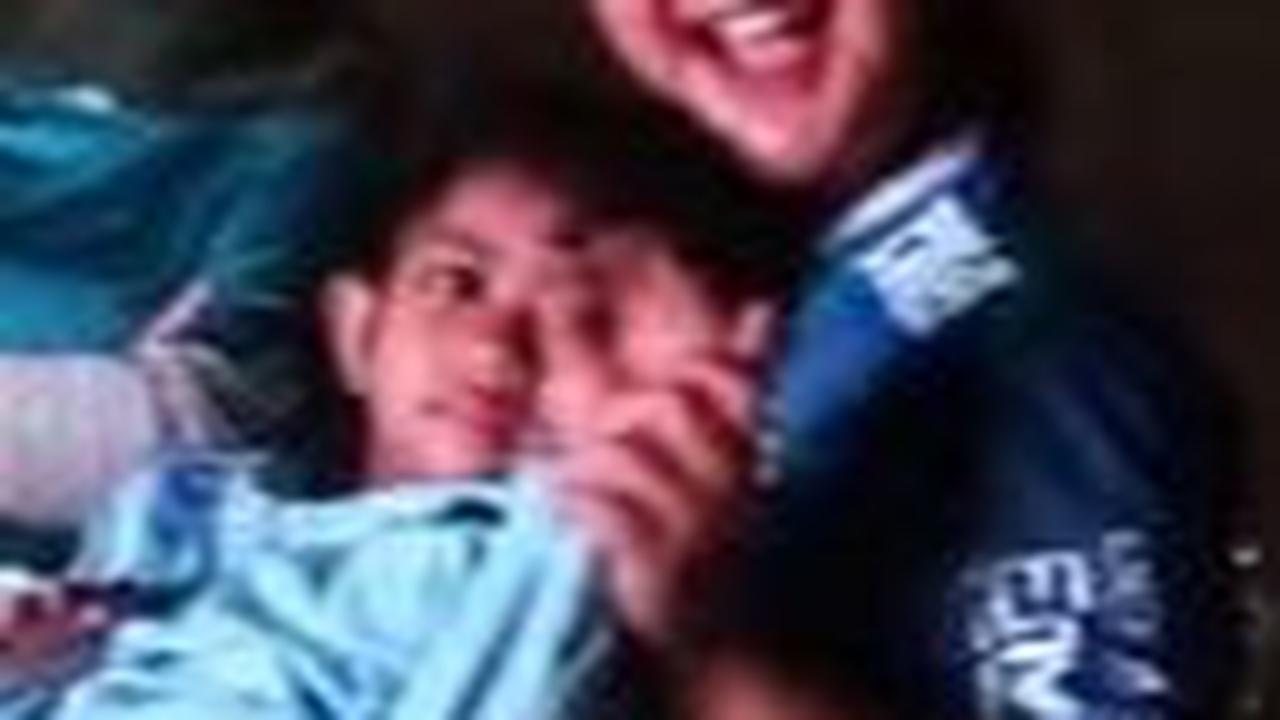 "Terima kasih Bapak Kunto Arief Wibowo dan Ibu Mia sudah nobar Persib juara di sini. Terima kasih," ungkap sang pemilik video. <br>