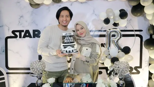 [Fimela] Roger Danuarta dan Cut Meyriska