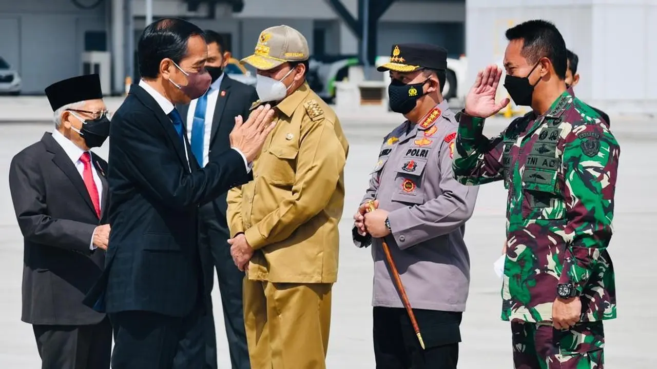 Presiden Joko Widodo atau Jokowi melakukan kunjungan kerja ke tiga negara, Jumat (29/10/2021). Jokowi dilepas sejumlah orang.