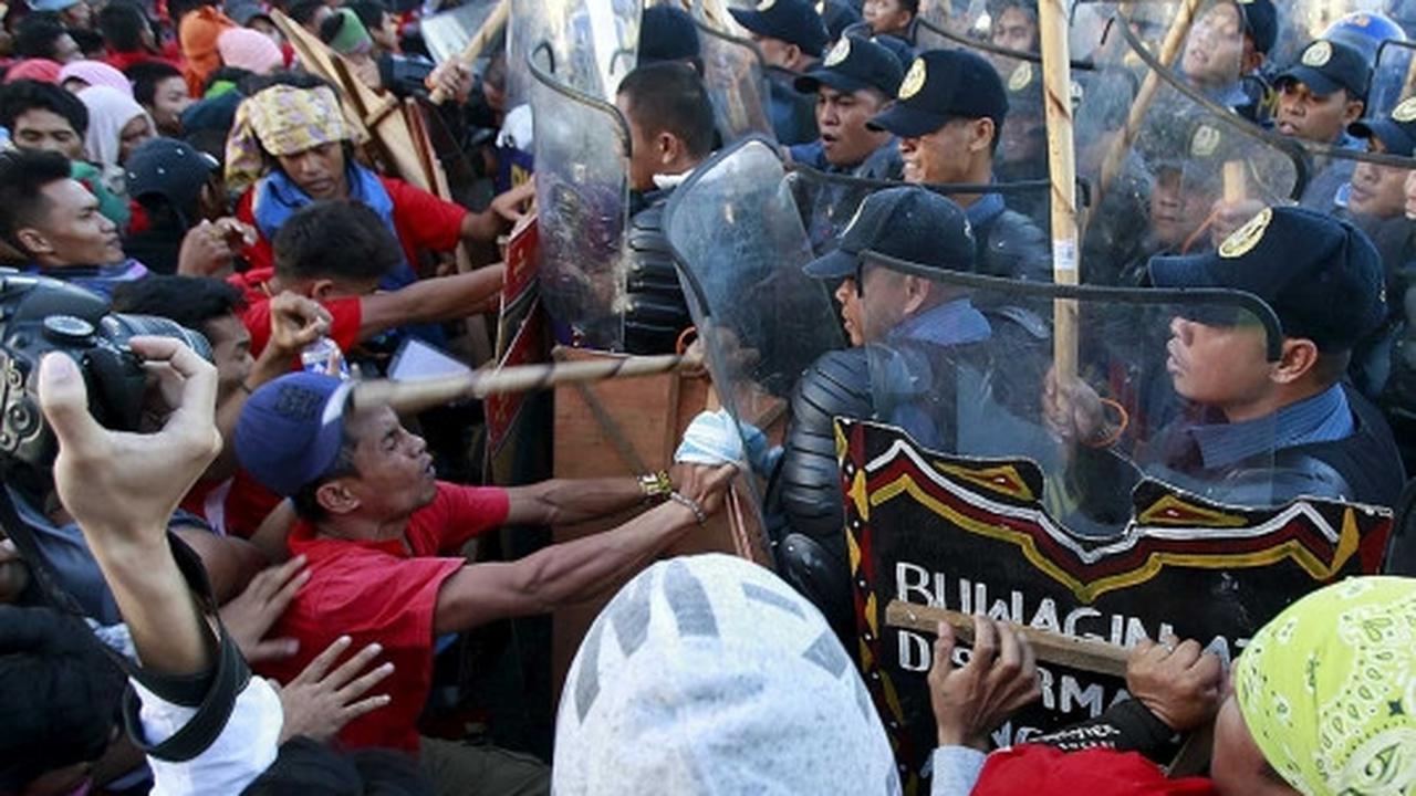 Mencekamnya aksi demonstrasi anti APEC di Filipina